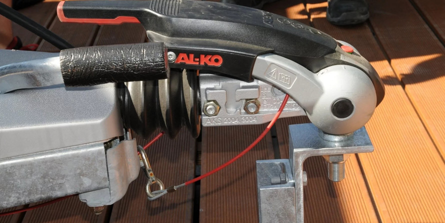 TechnusTrimaran-Schwimmplattform