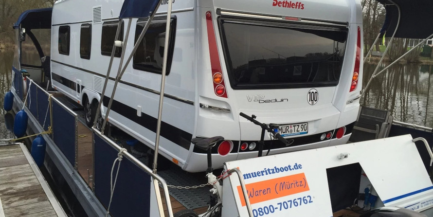 TechnusTrimaran-Schwimmplattform