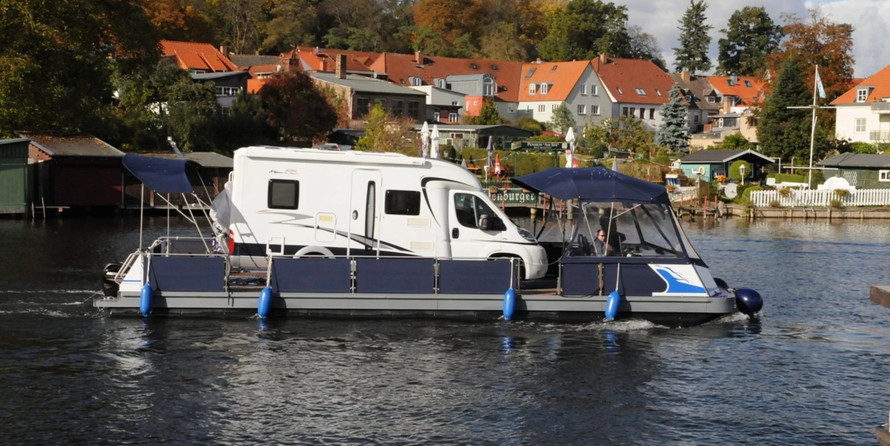 TechnusTrimaran-Schwimmplattform
