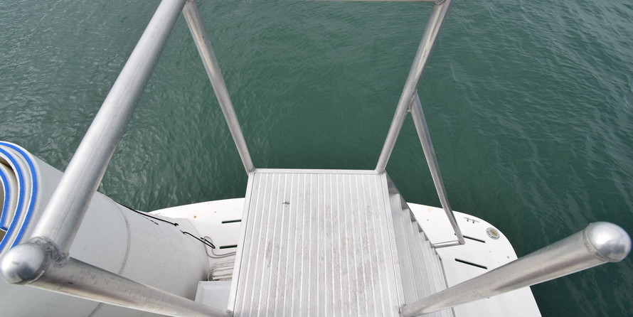 Hatteras GT 54