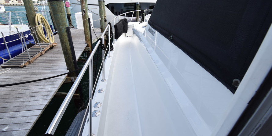 Hatteras GT 54