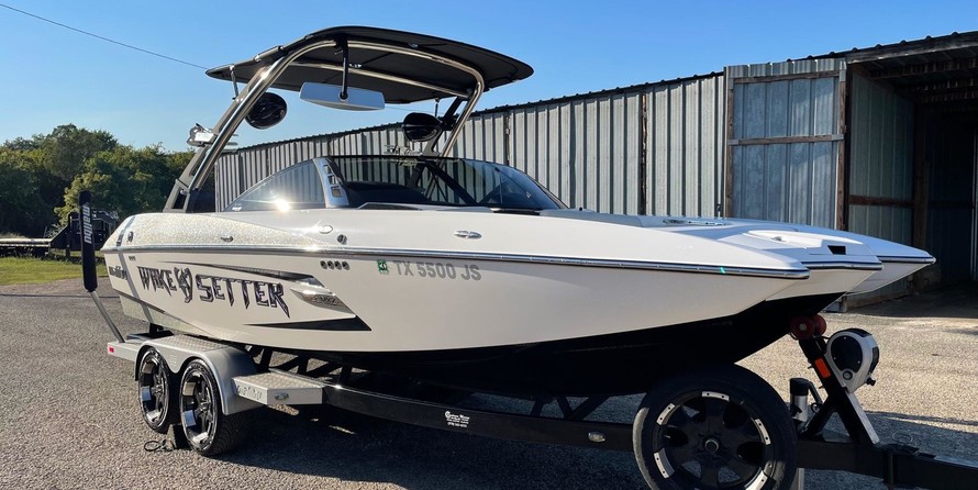 Malibu Wakesetter 22 MXZ