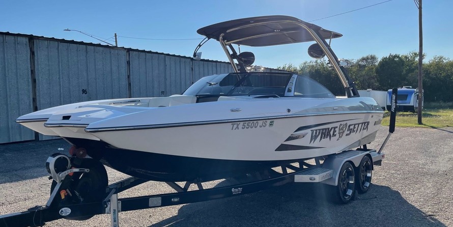 Malibu Wakesetter 22 MXZ