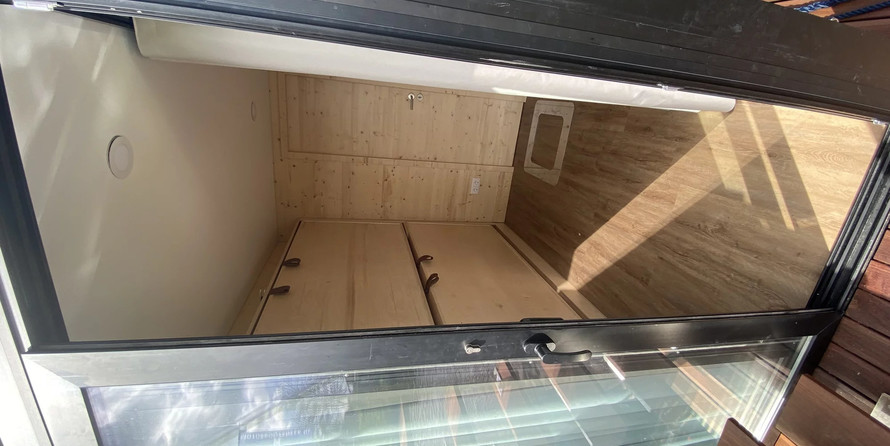 Waterlilly HousboatsLarge Double Suite V2