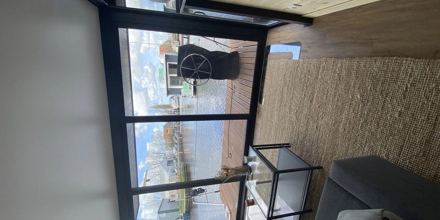 Waterlilly HousboatsLarge Double Suite V2