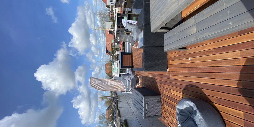 Waterlilly HousboatsLarge Double Suite V2