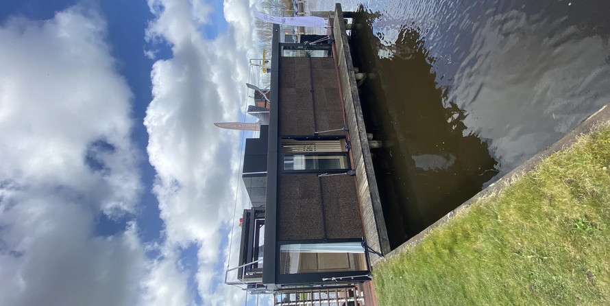 Waterlilly HousboatsLarge Double Suite V2