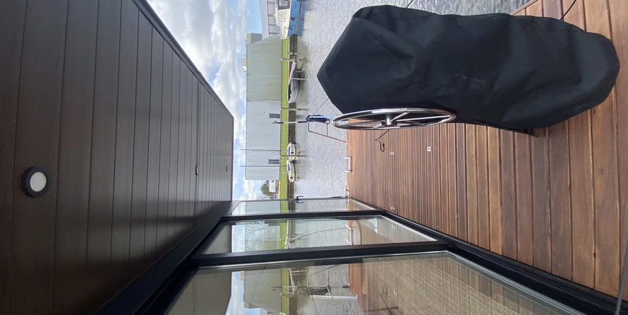 Waterlilly HousboatsLarge Double Suite V2