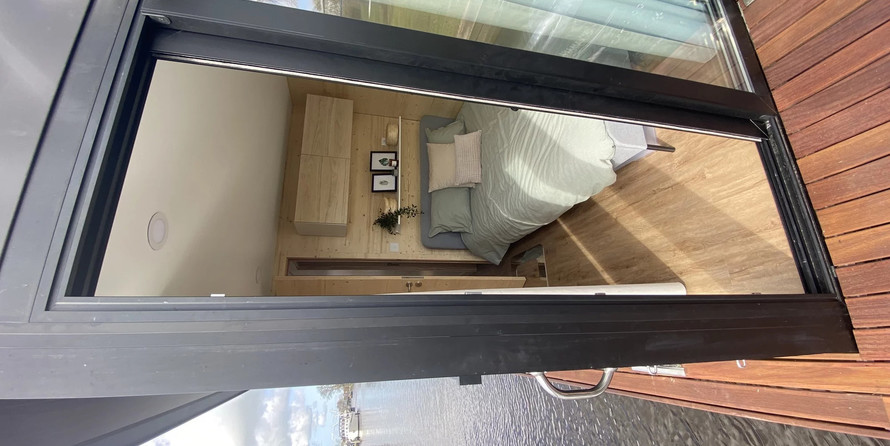 Waterlilly HousboatsLarge Double Suite V2