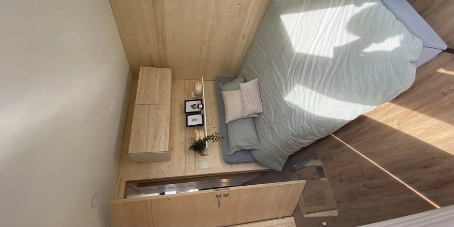 Waterlilly HousboatsLarge Double Suite V2