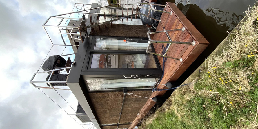 Waterlilly HousboatsLarge Double Suite V2