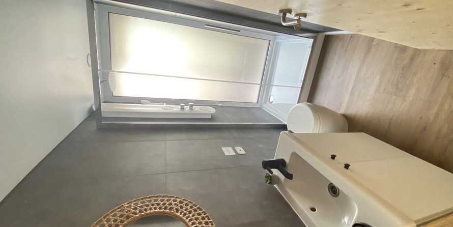 Waterlilly HousboatsLarge Double Suite V2