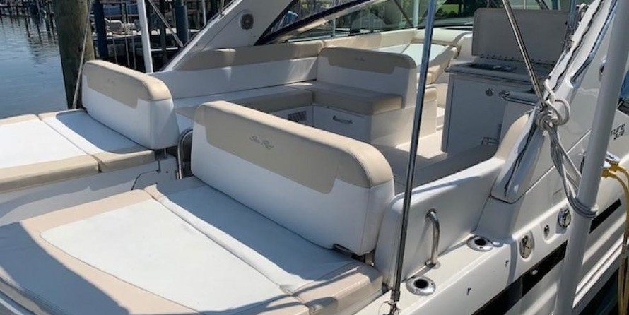 Sea Ray 370 Venture