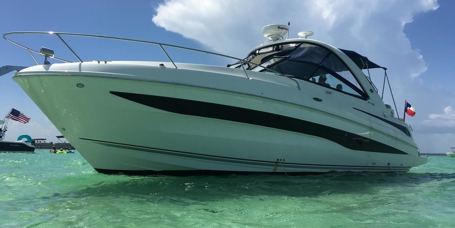 Sea Ray 370 Venture