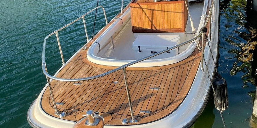 Boston Whaler 210 Outrage