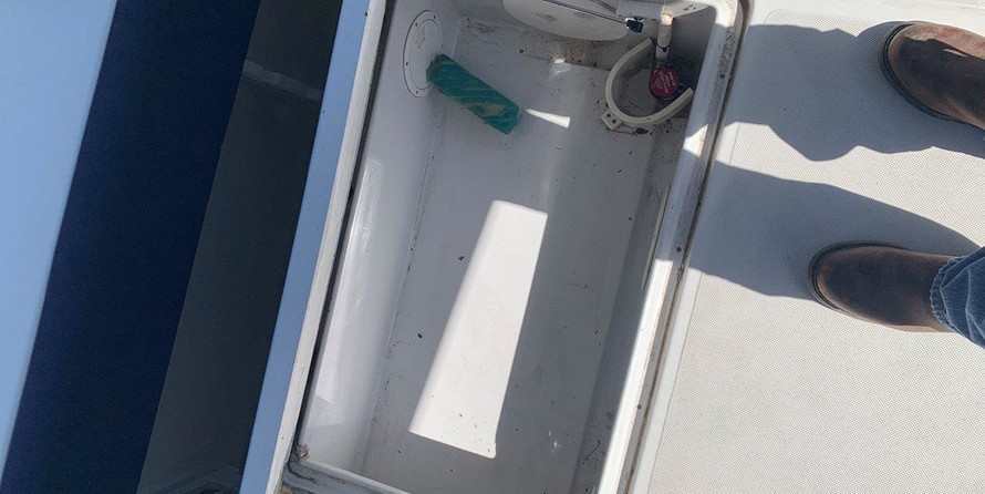 Glacier bay isle runner blue hull 2670