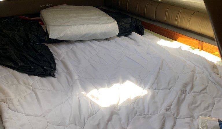 Glacier bay isle runner blue hull 2670