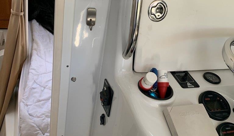 Glacier bay isle runner blue hull 2670