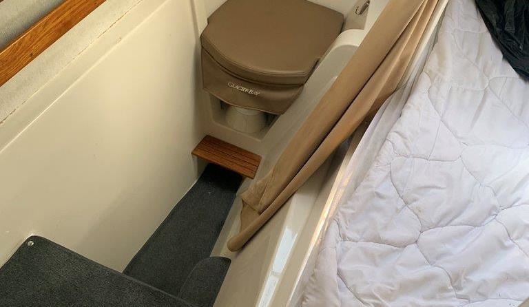 Glacier bay isle runner blue hull 2670