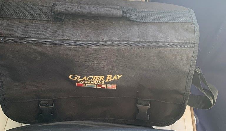 Glacier bay isle runner blue hull 2670