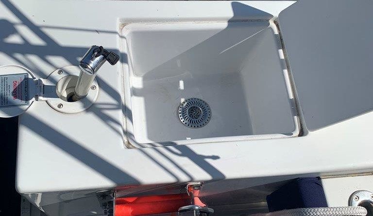 Glacier bay isle runner blue hull 2670