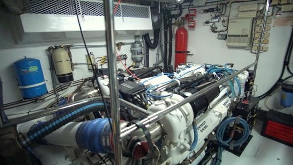 Hatteras Flybridge Motor Yacht