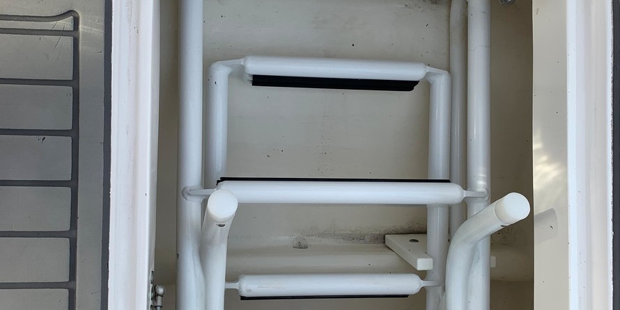 Intrepid 375 Center Console