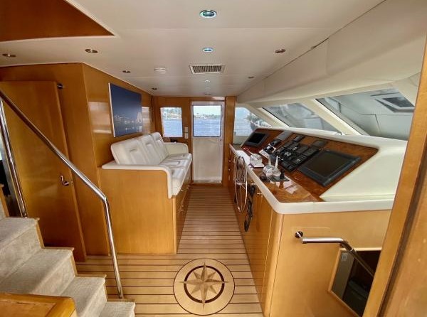 Hatteras 75 Cockpit Motor Yacht