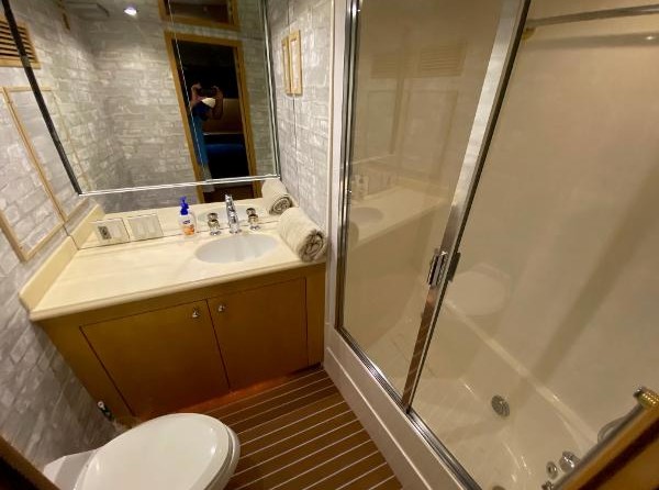 Hatteras 75 Cockpit Motor Yacht