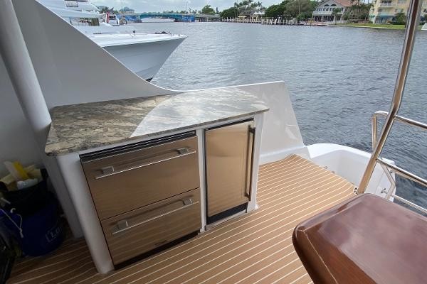 Hatteras 75 Cockpit Motor Yacht