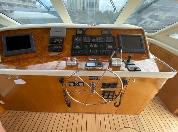 Hatteras 75 Cockpit Motor Yacht