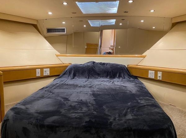 Hatteras 75 Cockpit Motor Yacht