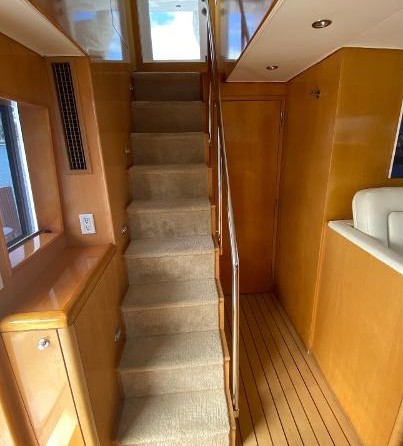 Hatteras 75 Cockpit Motor Yacht