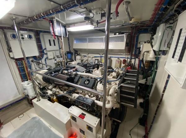 Hatteras 75 Cockpit Motor Yacht