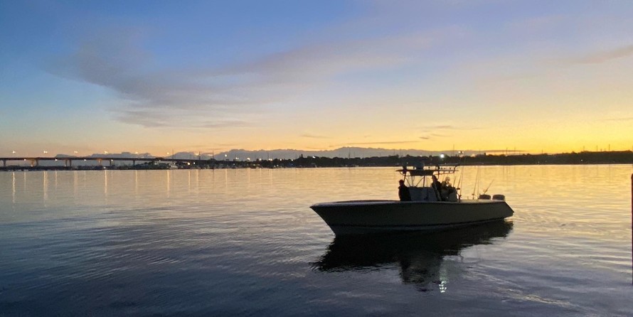 Pursuit 2870 center console