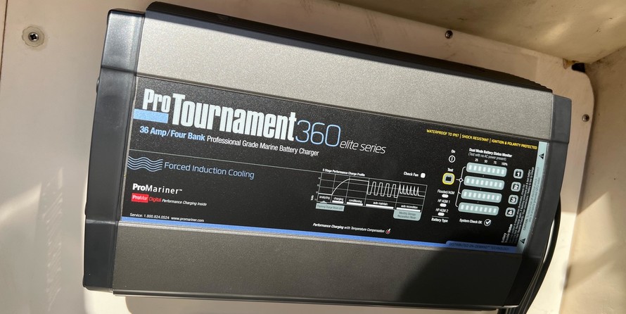 Pursuit 2870 center console