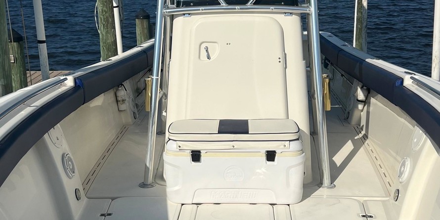 Pursuit 2870 center console
