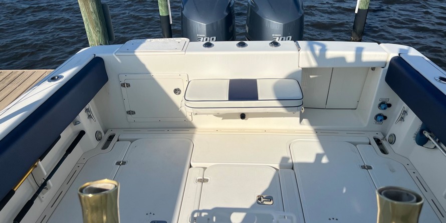Pursuit 2870 center console