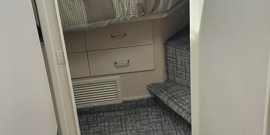 Tollycraft 34 sport sedan