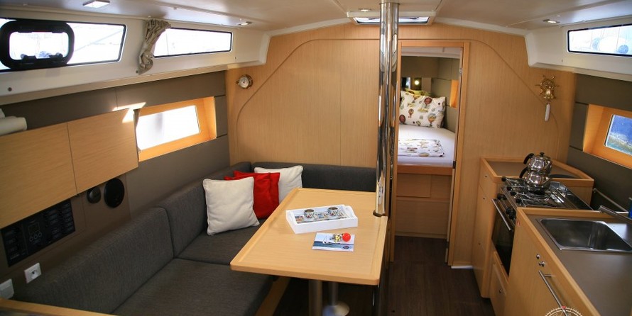 Beneteau Oceanis 38