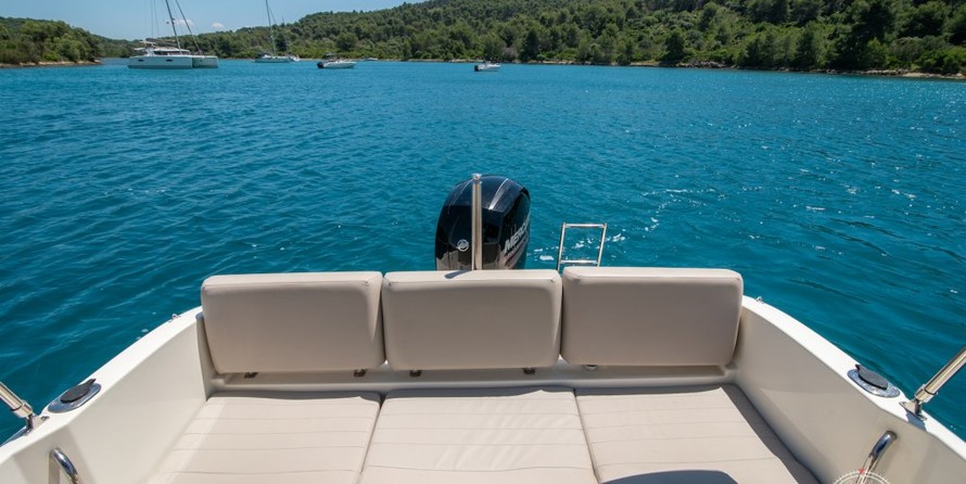 Quicksilver Activ 675 Open