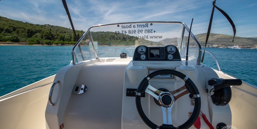 Quicksilver Activ 675 Open