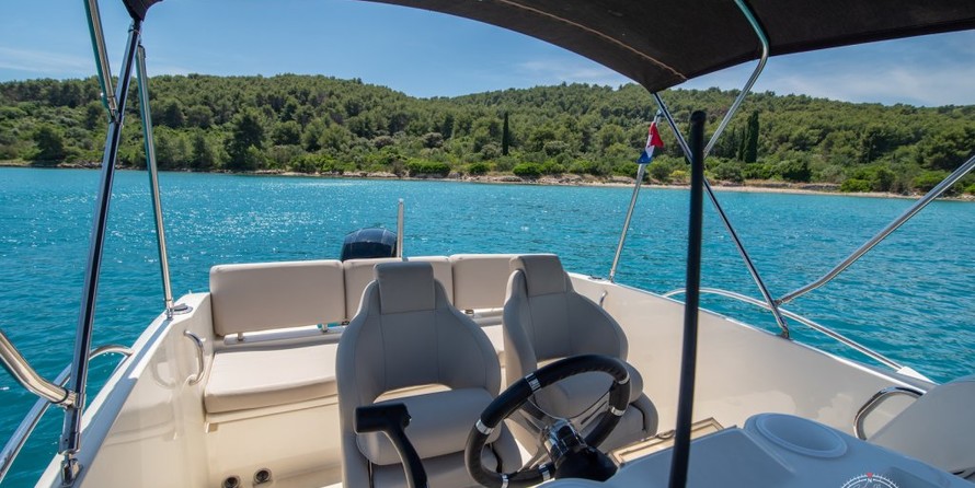 Quicksilver Activ 675 Open