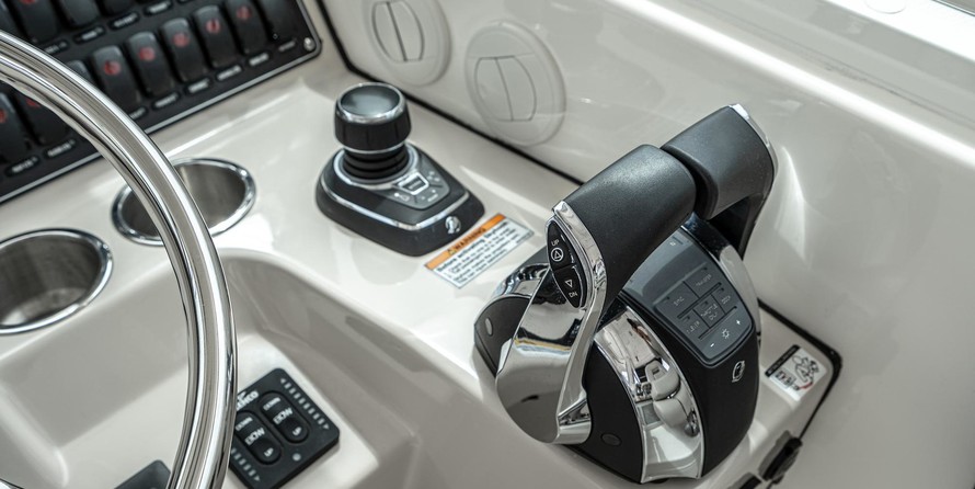 Boston Whaler 345 Conquest