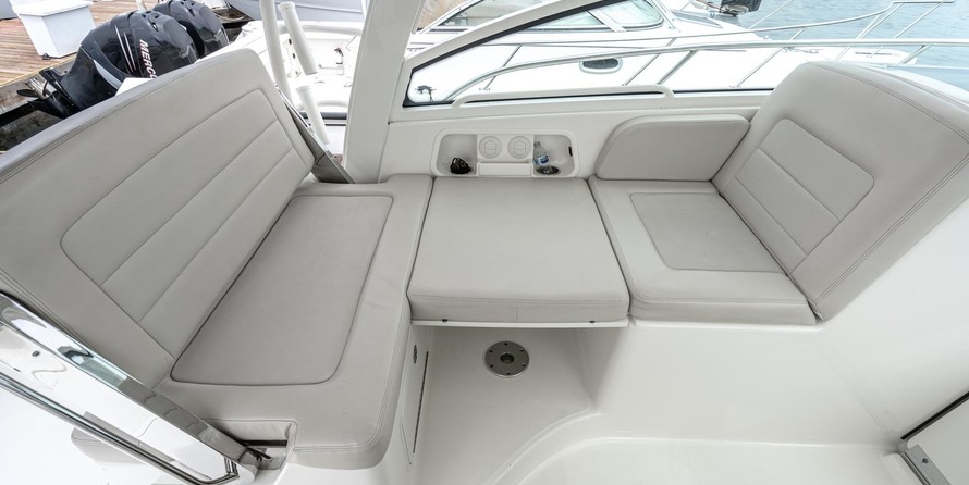 Boston Whaler 345 Conquest