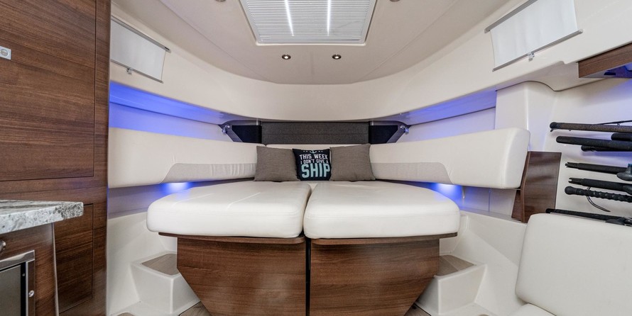 Boston Whaler 345 Conquest