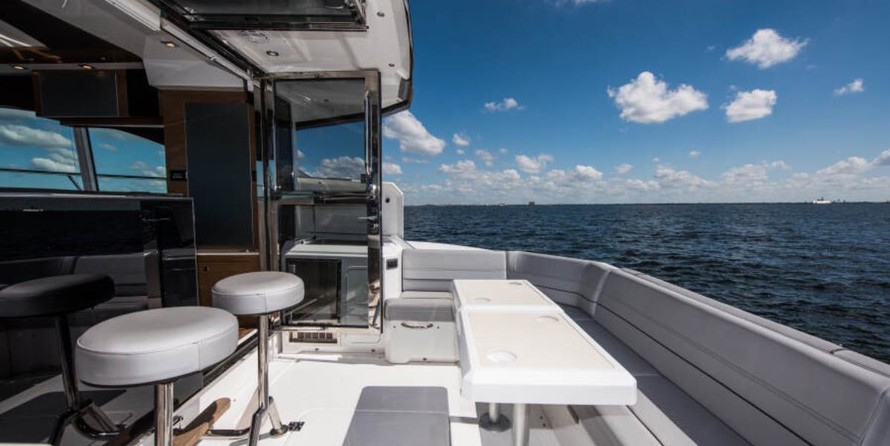 Cruisers Yachts 45 Cantius