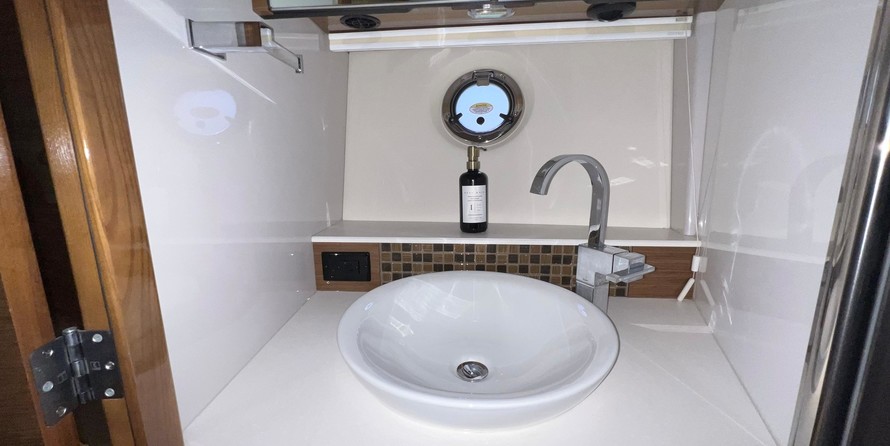 Cruisers Yachts 45 Cantius