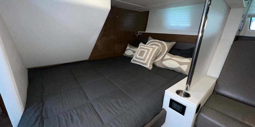 Cruisers Yachts 45 Cantius