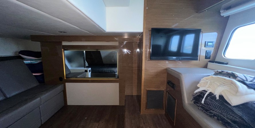 Cruisers Yachts 45 Cantius